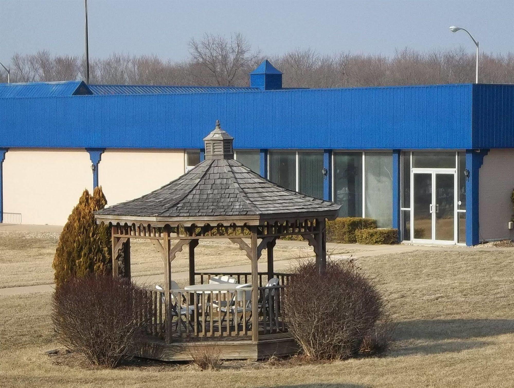 Macomb Inn Buitenkant foto
