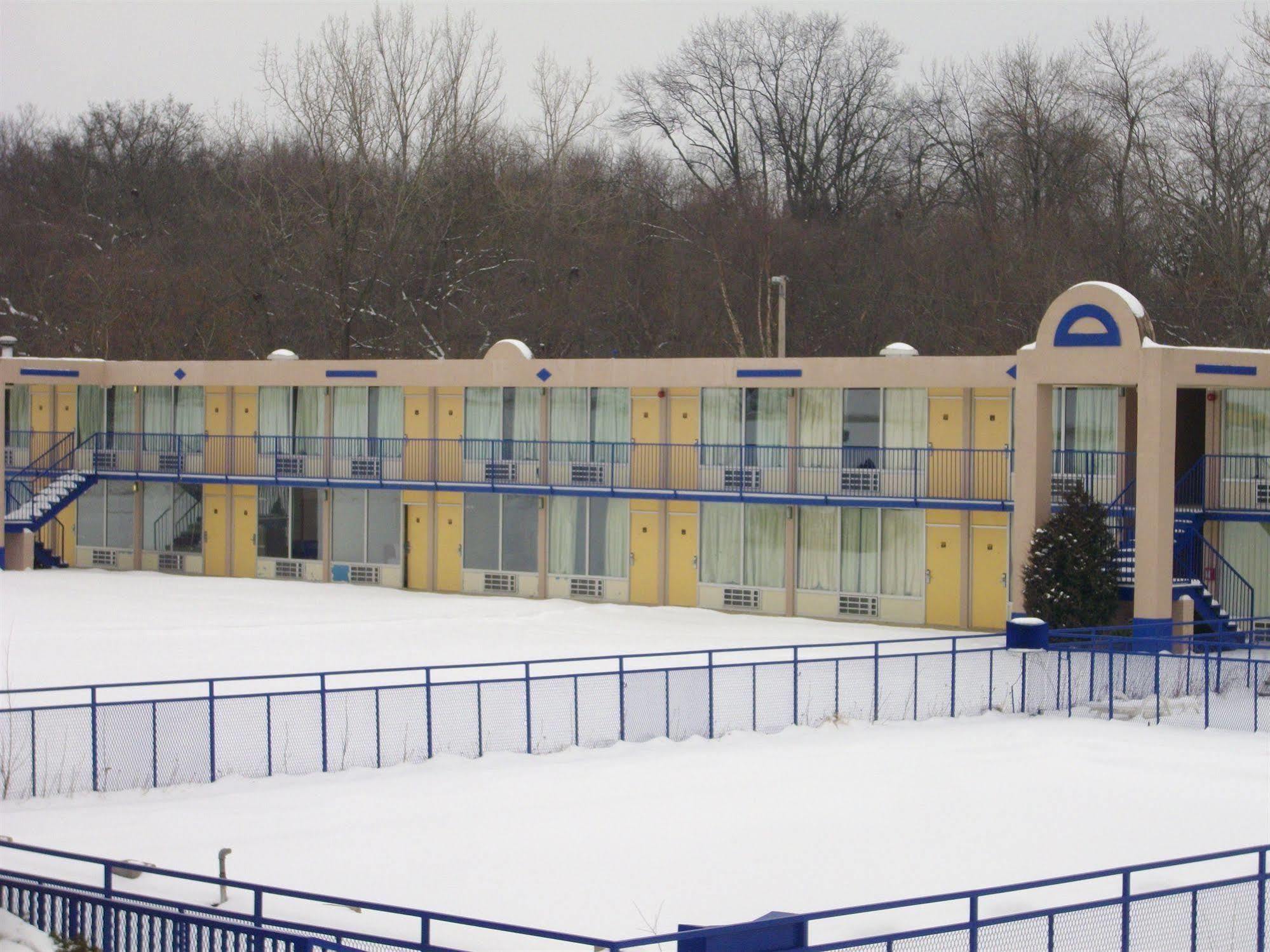 Macomb Inn Buitenkant foto