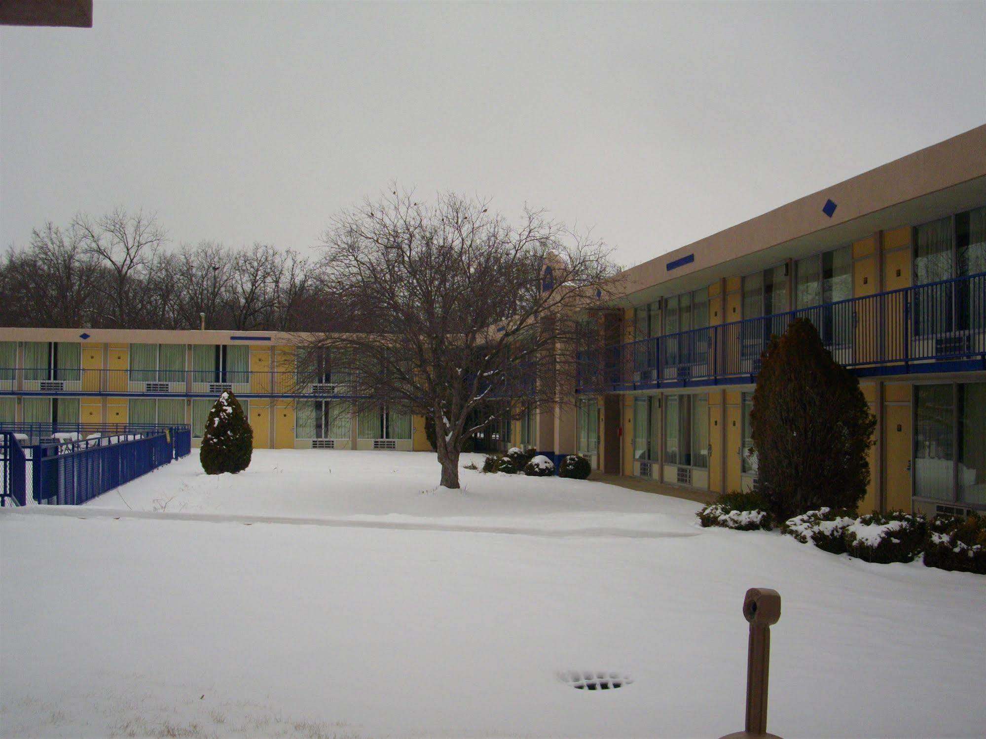Macomb Inn Buitenkant foto